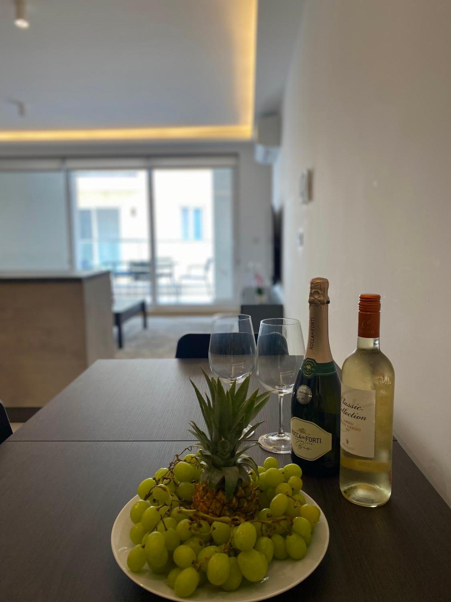 Tigne Sliema Three Bedrooms Apartment מראה חיצוני תמונה